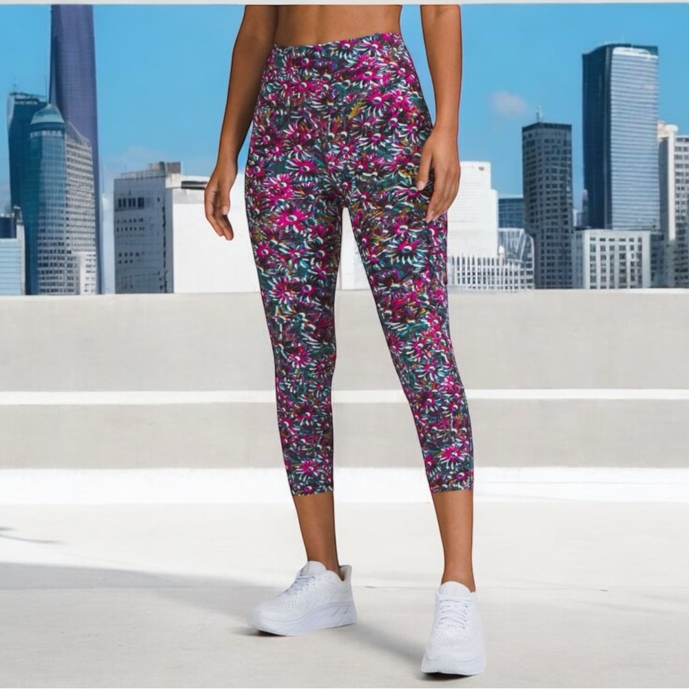 Lululemon Base Pace High-Rise Crop 23" in Floral Electric Multi Sz 10